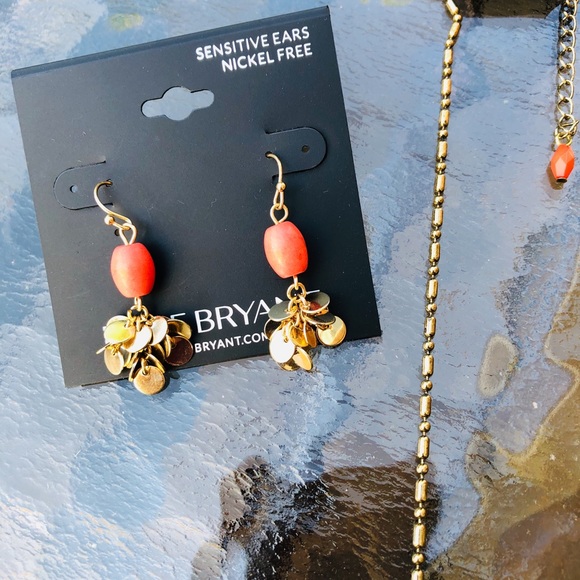 Statement Gold tone & Orange Bib Necklace - Picture 5 of 7